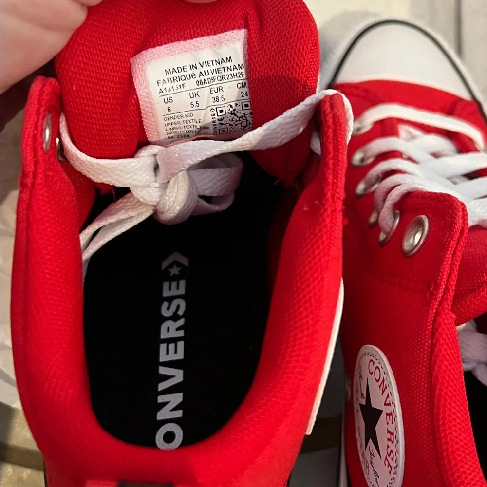 Converse CTAS sneakers Malden st mid youth 6 women’s 8